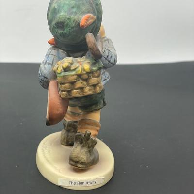 Hummel Figurine "The Run-A-Way" #327