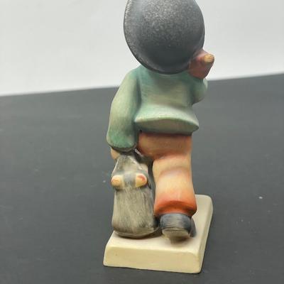 Goebel Hummel Figurine "Merry Wanderer" #11