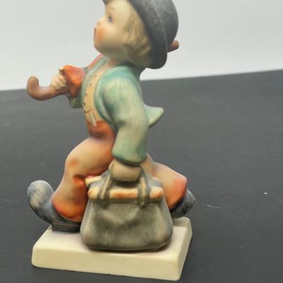 Goebel Hummel Figurine "Merry Wanderer" #11