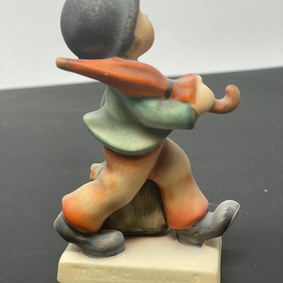 Goebel Hummel Figurine "Merry Wanderer" #11