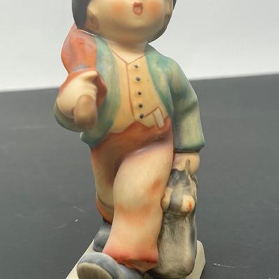 Goebel Hummel Figurine "Merry Wanderer" #11