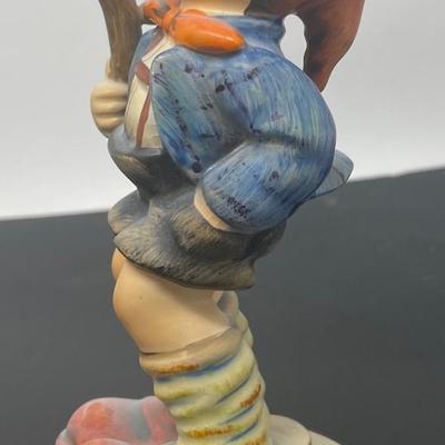 Goebel Hummel "Little Hiker" 16/1