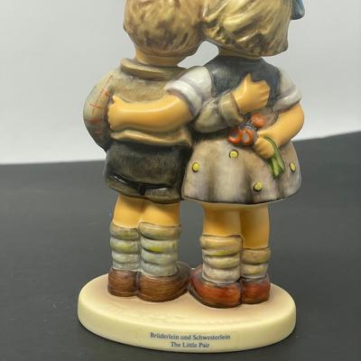 Goebel Hummel Figurine "The Little Pair" #449
