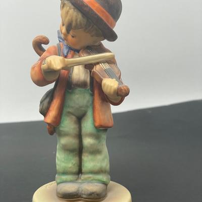 Vintage Hummel Figurine “Little Fiddler?? 2/0 #996