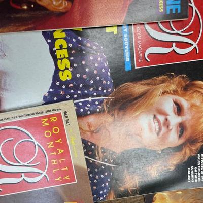 32 British Royal Family Magazine