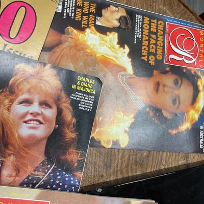 32 British Royal Family Magazine