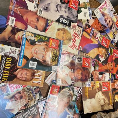 32 British Royal Family Magazine