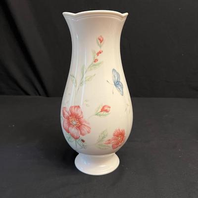 Lenox Porcelain Swan, Vase & More (DR-RG)