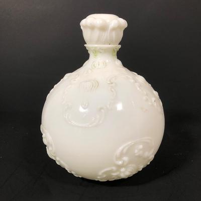 LOT 44L: Vintage Milk Glass Collection - Fenton, Westmoreland Glass Co & More