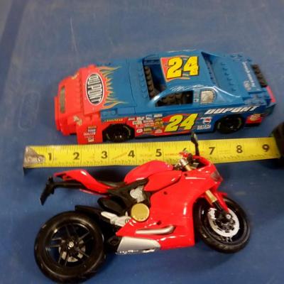 LOT 72 LEGO CAR? AND LARGE MOTORCYCLE