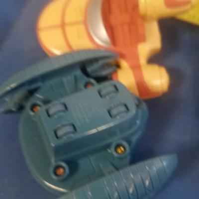 LOT 76 EIGHT STAR WARS TOYS