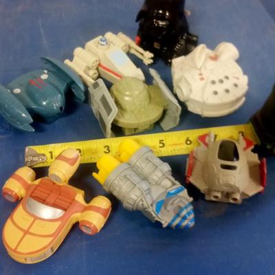 LOT 76 EIGHT STAR WARS TOYS