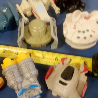 LOT 76 EIGHT STAR WARS TOYS