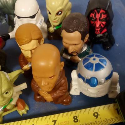 LOT 77 - 14 STAR WARS TOYS