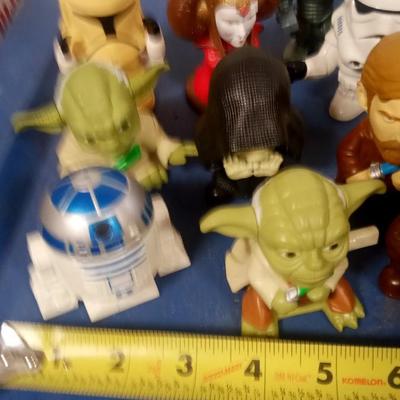 LOT 77 - 14 STAR WARS TOYS