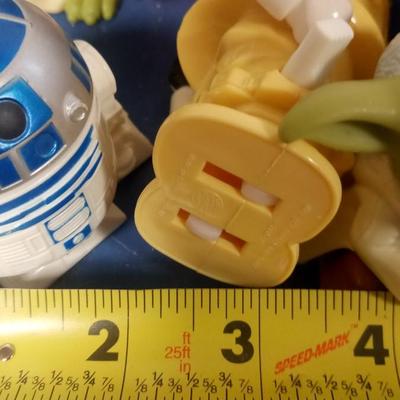 LOT 77 - 14 STAR WARS TOYS
