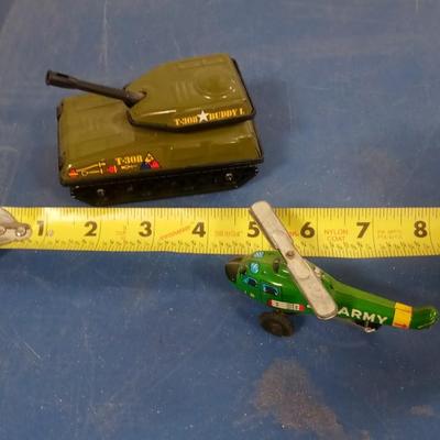 LOT 82 TWO VINTAGE TIN LITHO TOYS