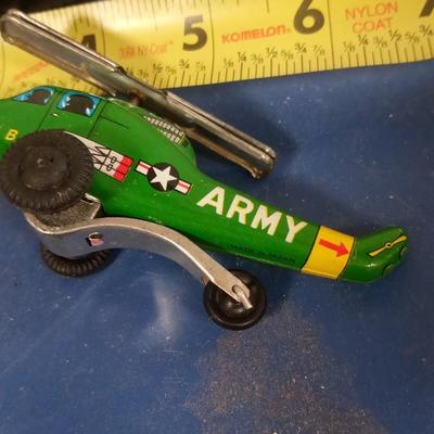 LOT 82 TWO VINTAGE TIN LITHO TOYS
