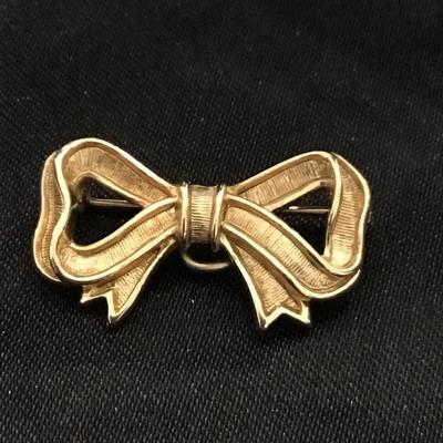 Gold tone Avon bow pin