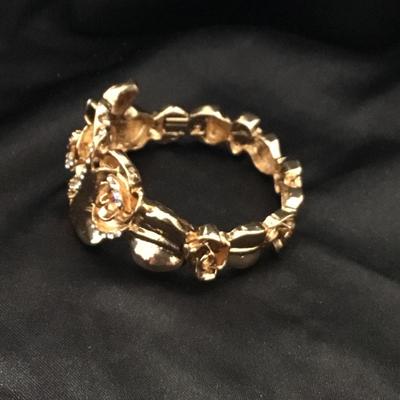Gold tone vintage roses bracelet