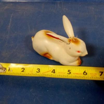 LOT 86 OLD TIN WIND UP RABBIT
