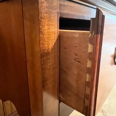 Queen Anne Style Mahogany Side Board/Buffet Table ~*Read Details