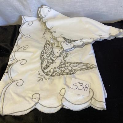 Beautiful Large Tablecloth with Napkins