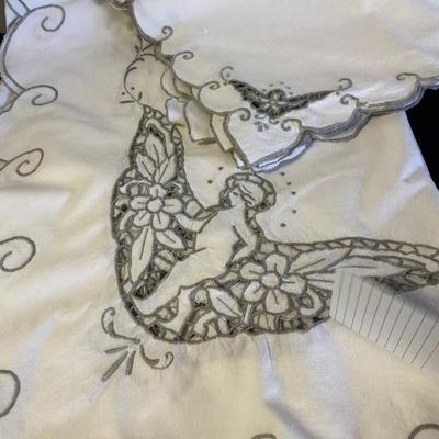 Beautiful Large Tablecloth with Napkins