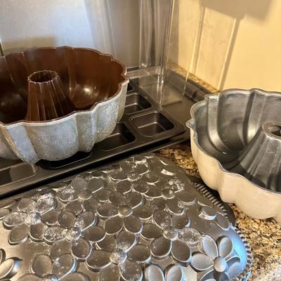 Bakeware including, sheet pans, 2 bundt pans, Cake pan from Williams-Sonoma