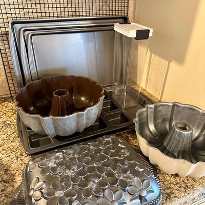 Bakeware including, sheet pans, 2 bundt pans, Cake pan from Williams-Sonoma