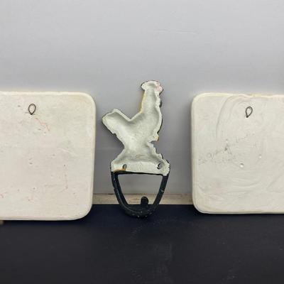 VINTAGE CHALKWARE WALL HANGERS AND AN IRON ROOSTER HOOK