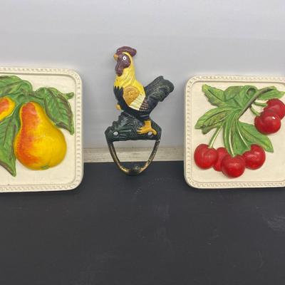 VINTAGE CHALKWARE WALL HANGERS AND AN IRON ROOSTER HOOK