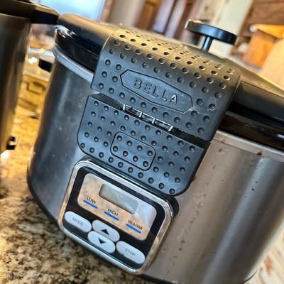 Instant Pot (like new) and crock pot