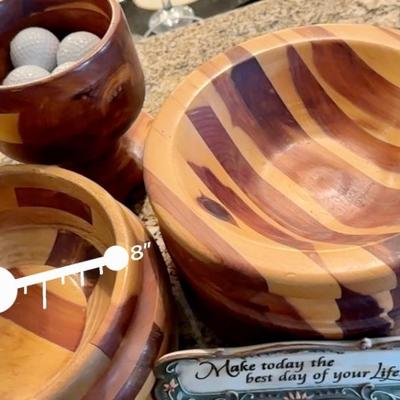 Set of 3 wooden bowls and a sign