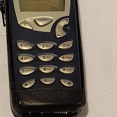 2 Nokia Vintage Cell Cellular Phones