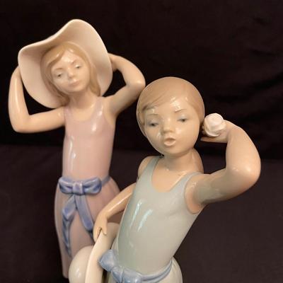 Girls with Hats & Bows by Lladro (DR-SS)