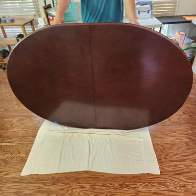 The Bombay Company Dining Room Table 66"x422"plus 2 14" Leaves