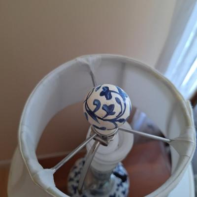 pair of lamps blue/white