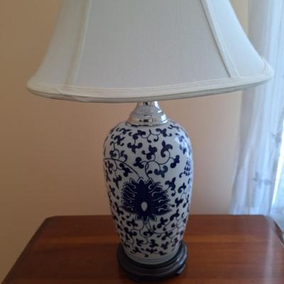 pair of lamps blue/white