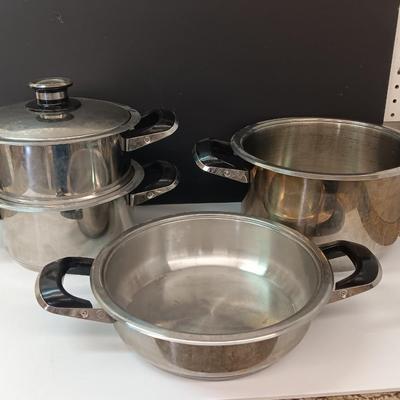 Four-piece 18-10 CR/NI Professional pot set with one lid