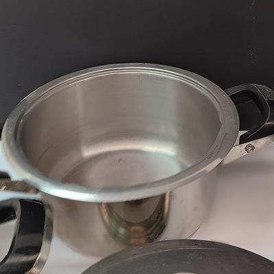 Four-piece 18-10 CR/NI Professional pot set with one lid