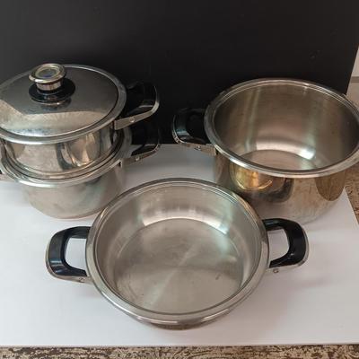 Four-piece 18-10 CR/NI Professional pot set with one lid