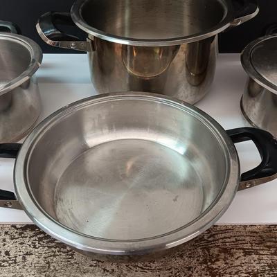 Four-piece 18-10 CR/NI Professional pot set with one lid