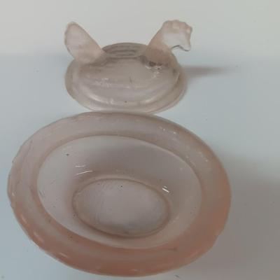 Miniature Pink glass nesting chicken with blue platter 4 stemware glasses and 2 table mats.