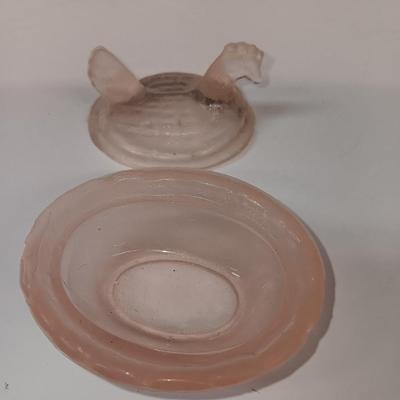 Miniature Pink glass nesting chicken with blue platter 4 stemware glasses and 2 table mats.