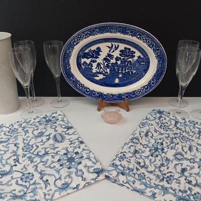 Miniature Pink glass nesting chicken with blue platter 4 stemware glasses and 2 table mats.