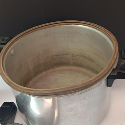 Mirro Matic Pressure cooker with manual food chopper