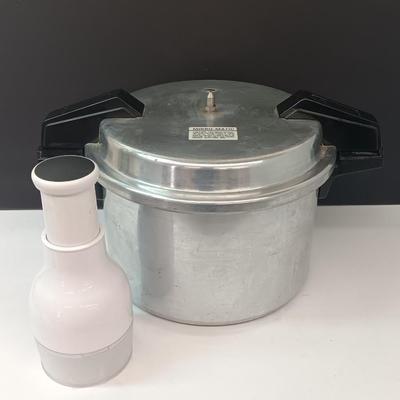 Mirro Matic Pressure cooker with manual food chopper