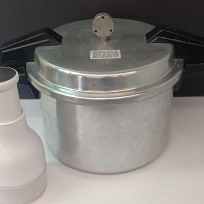 Mirro Matic Pressure cooker with manual food chopper