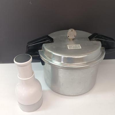 Mirro Matic Pressure cooker with manual food chopper